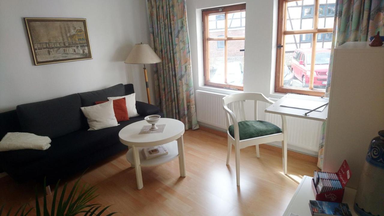 Haus Zum Kleinen Helm Lägenhet Erfurt Exteriör bild