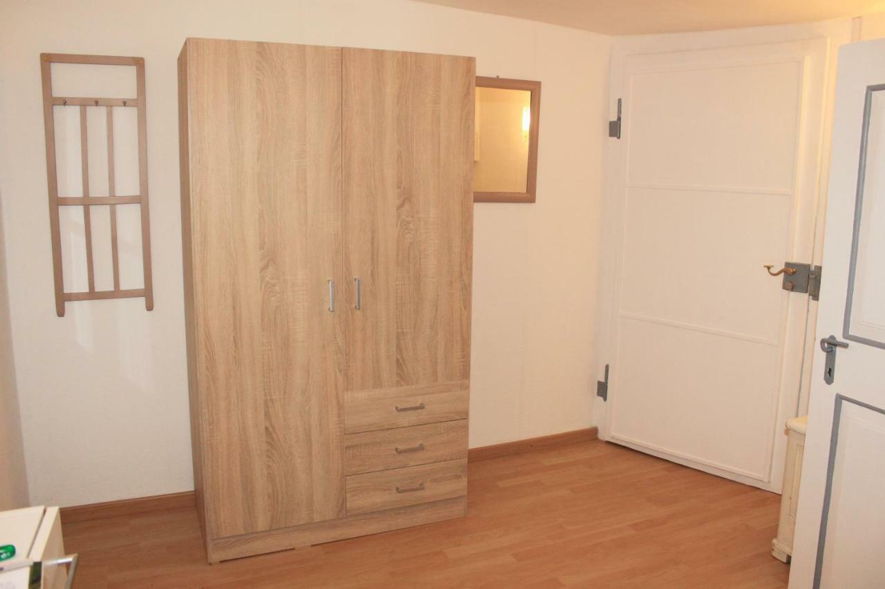 Haus Zum Kleinen Helm Lägenhet Erfurt Exteriör bild