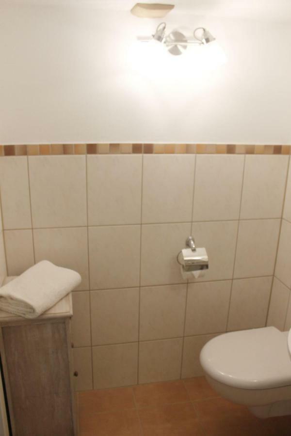 Haus Zum Kleinen Helm Lägenhet Erfurt Exteriör bild
