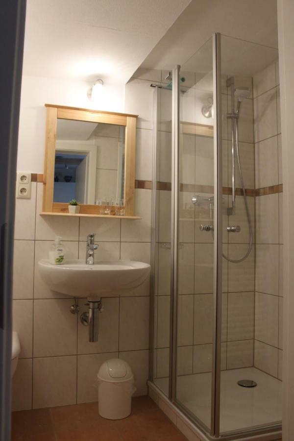 Haus Zum Kleinen Helm Lägenhet Erfurt Exteriör bild